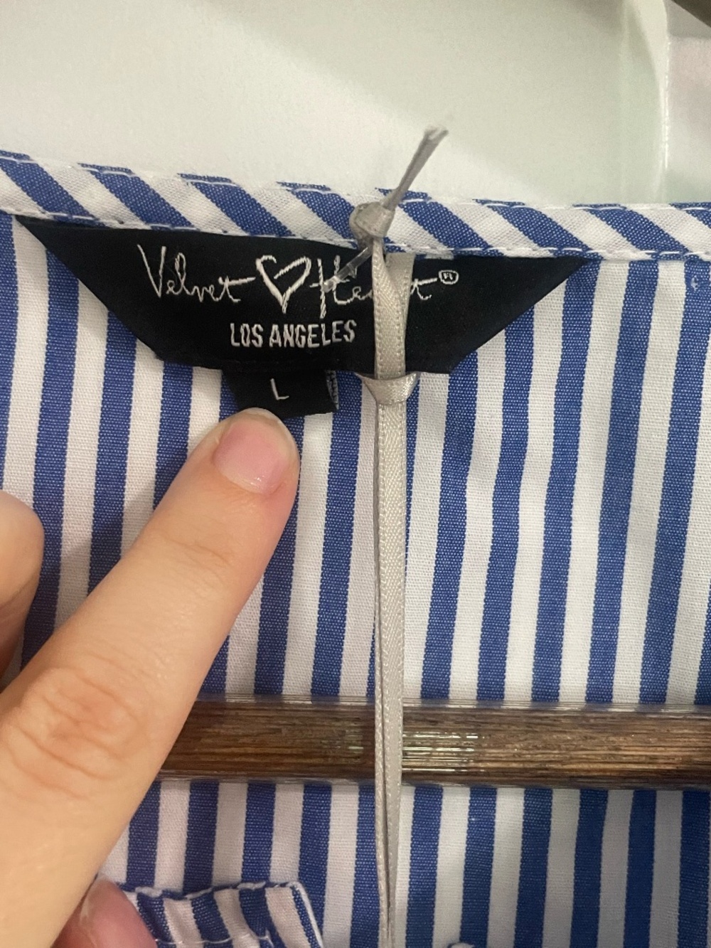 NWT Velvet Heart Blue and White Bow Striped Top - Picture 2 of 3